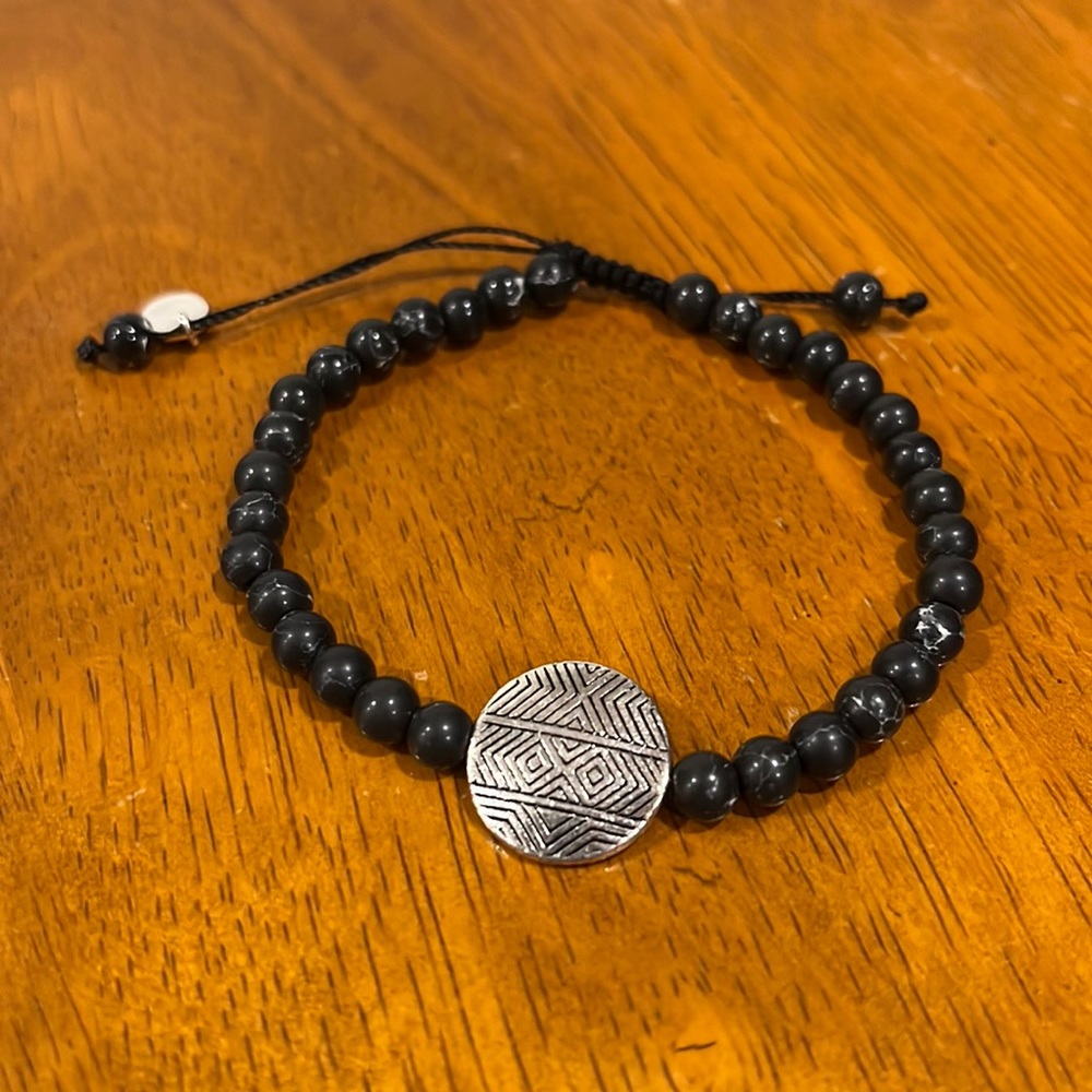 Adjustable bracelet